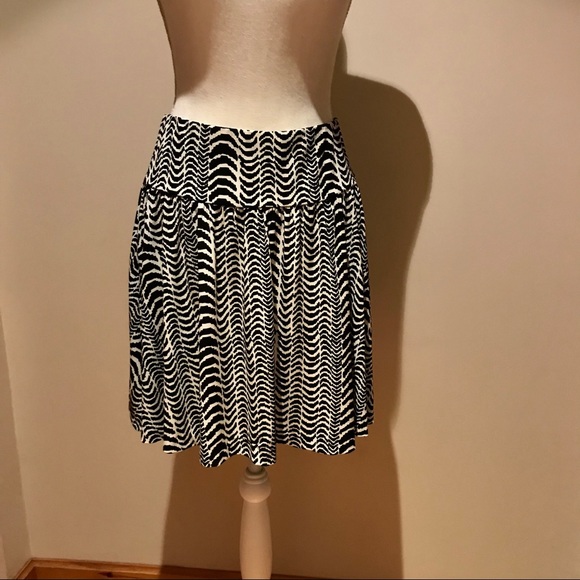 Kenneth Cole Reaction Dresses & Skirts - Kenneth Cole Reaction Black & White Skirt. Size S